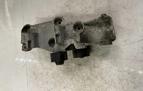 Renault Master III Generator/alternator bracket 117103943R