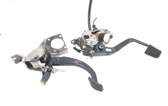 Hyundai Elantra Pedal assembly 