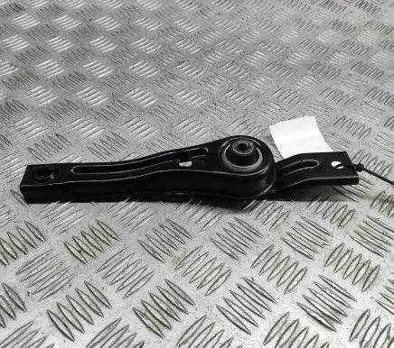 Skoda Octavia Mk4 Engine mount bracket 5Q0199855