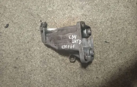 BMW 5 E34 Engine mounting bracket 1135765 15684390
