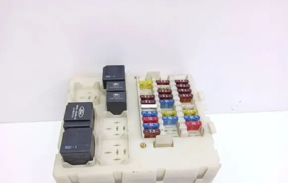 Ford Focus Fuse module 98AG14A073AE 518234604