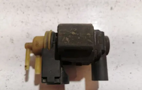 Audi Q7 4M Turbo solenoid valve 059906629F