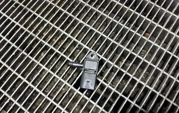 Seat Leon (5F) Exhaust gas pressure sensor 04L906051B