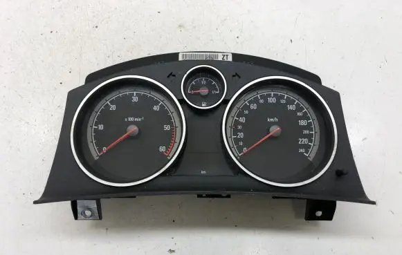 Opel Zafira B Speedometer (instrument cluster) 13225980