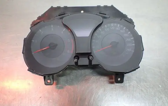 Nissan Juke I F15 Speedometer (instrument cluster) 96A0D00E0117