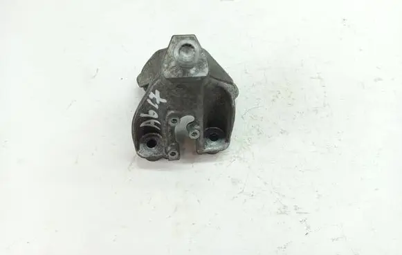 Engine mounting bracket