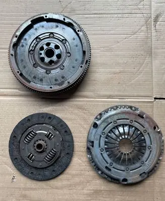 Nissan Atleon Clutch set kit 05E105266B