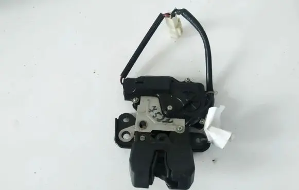 Toyota Aygo AB10 Tailgate/trunk/boot lock/catch/latch 190704