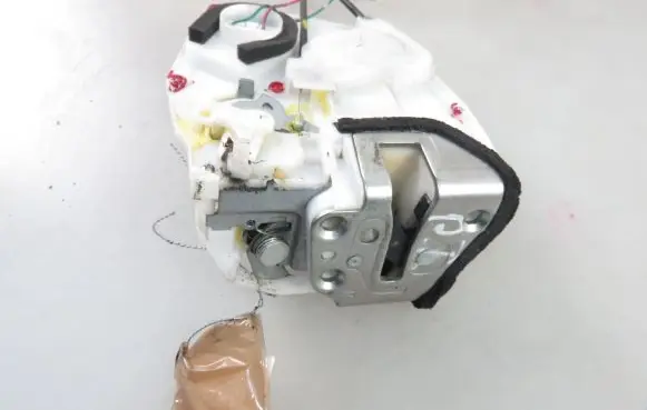 Suzuki Swift I Rear door lock
