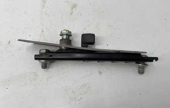 Iveco Daily 4th gen Seat belt adjustment rail 00039320 01J200111