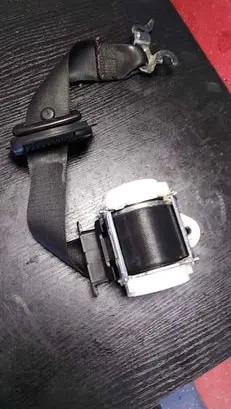 BMW 1 E81 E87 Front seatbelt 9117220