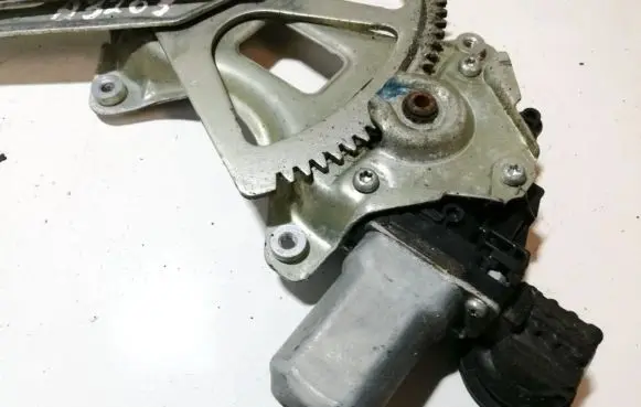 Lexus IS 220D-250-350 Front door window regulator motor 857205801 062040-1770