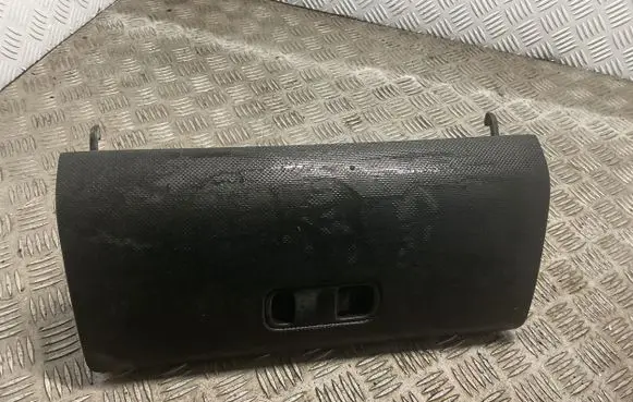Mitsubishi Pajero Glove box