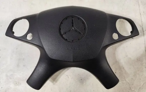 Mercedes-Benz C W204 Steering wheel airbag cover 3055439