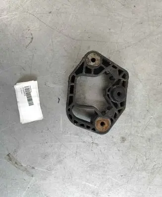 Volvo XC90 Radiator mount bracket 31439575 31338290