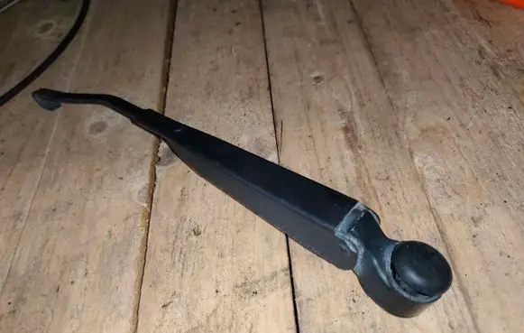 Chrysler Voyager Rear wiper blade arm 