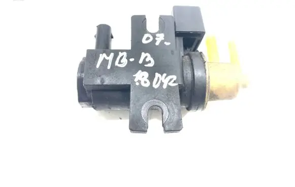 Mercedes-Benz B W245 Turbo solenoid valve A0061536628 70078202 08T163