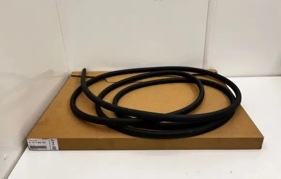 BMW 1 F40 Rubber seal front coupe door 9880691
