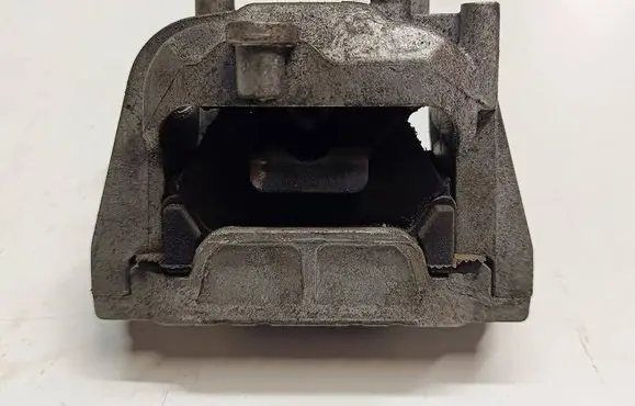Volkswagen Scirocco Engine mount bracket 1K0199262CBT2 1K0199262CB