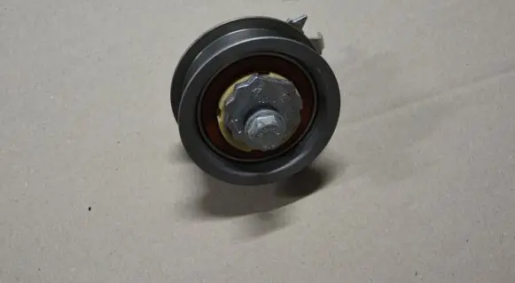 Volkswagen Golf VII Timing belt/chain tensioner 04E109479A