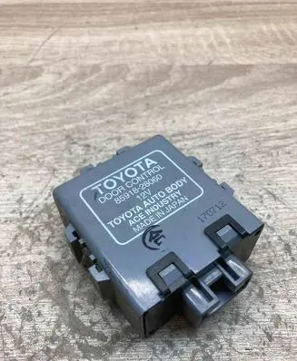 Toyota Previa (XR30, XR40) II Door control unit/module 8591828060