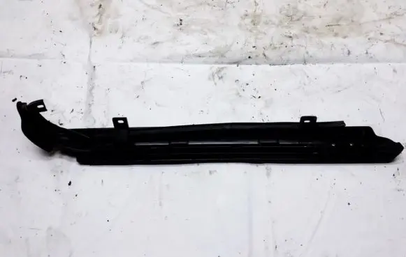 Volkswagen PASSAT B3 Other trunk/boot trim element 333867776