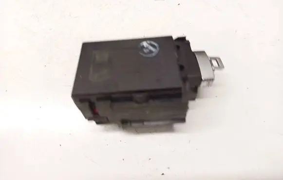 Volkswagen PASSAT B6 Ignition lock 3C0905843