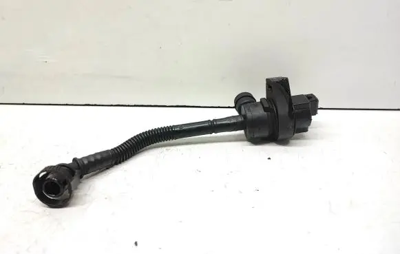 BMW 3 E90 E91 Valve 7512581