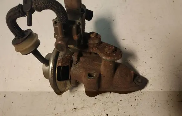 Toyota Avensis T220 EGR valve 2562027060 2580027010