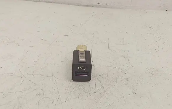 BMW 5 F10 F11 USB socket connector 9167196