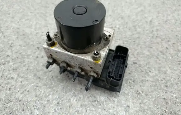 Skoda Fabia Mk2 (5J) ABS Pump