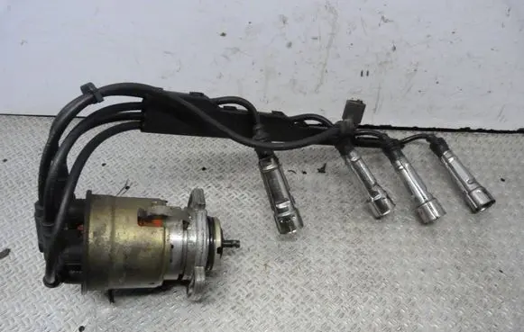 Volkswagen Golf III Spark distributor 0237521063