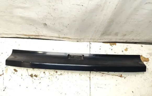 Honda CR-V Tailgate trim 74895