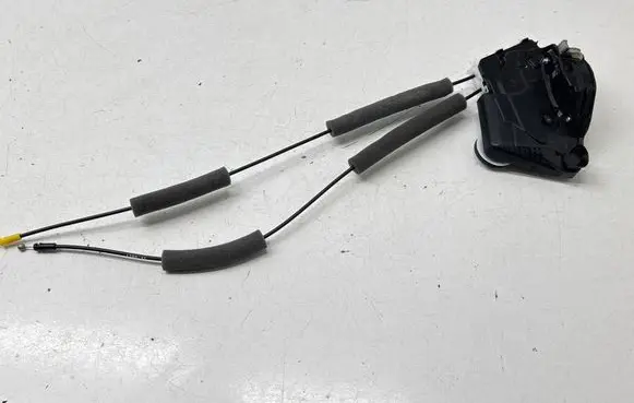 Subaru Legacy VII Front door lock PB111130M4