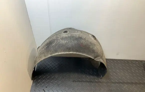 Rear arch fender liner splash guards