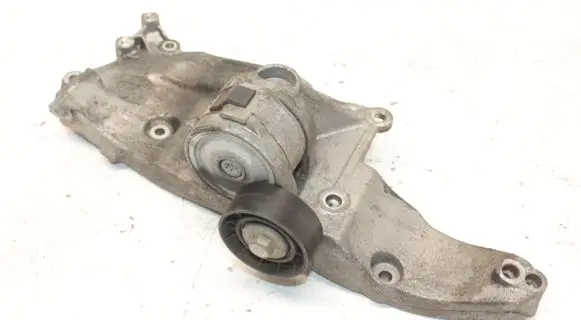 Ford Kuga II Generator/alternator bracket DS7Q8D611AH