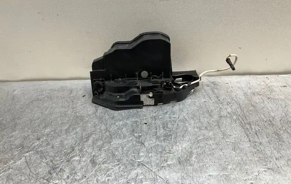BMW 5 F10 F11 Front door lock 7185692