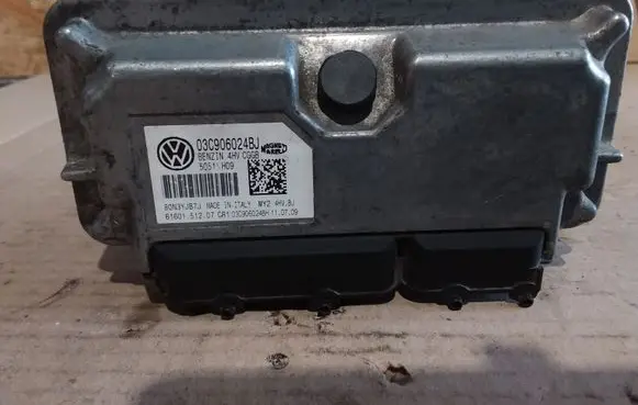 Volkswagen Polo V 6R Engine control unit/module 03C906024BJ