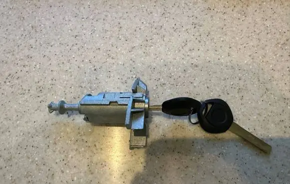 BMW X5 E53 Front door lock (next to the handle) 