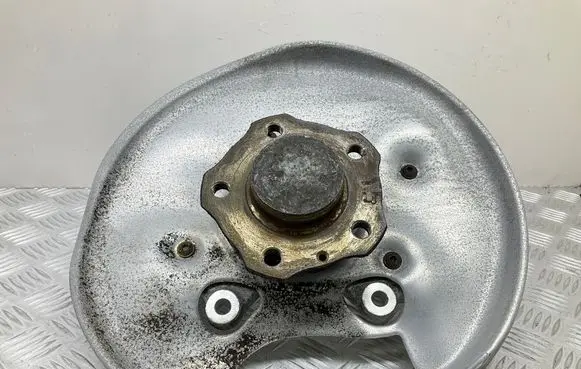 Rear wheel hub
