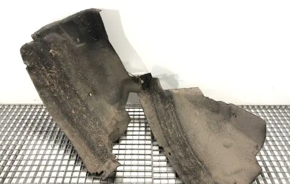 Front wheel arch liner splash guards
