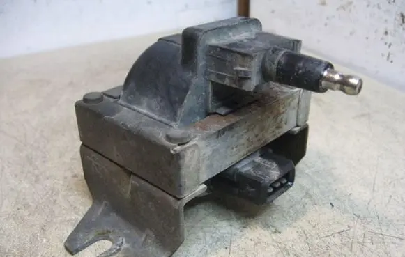 Renault 19 High voltage ignition coil BAE304