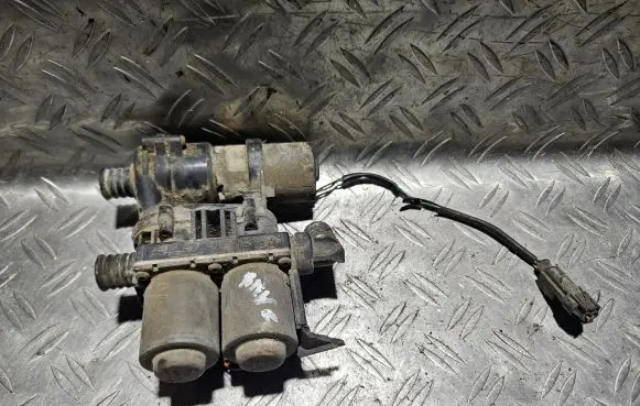 BMW 7 E38 Coolant heater control valve 1147412102 8391348