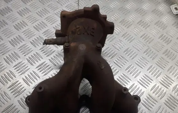 Nissan Note (E11) Exhaust manifold