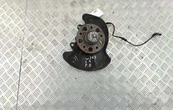 Mercedes-Benz C W203 Front wheel hub A2093320101