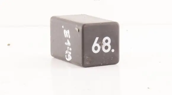 Volkswagen PASSAT B5 Other relay 811919098B