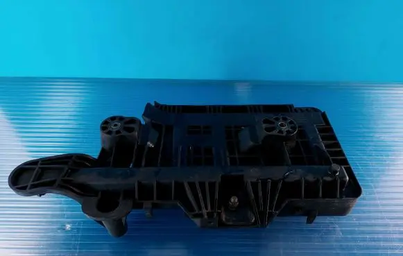 Volkswagen PASSAT B6 Battery box tray 1K0915333C