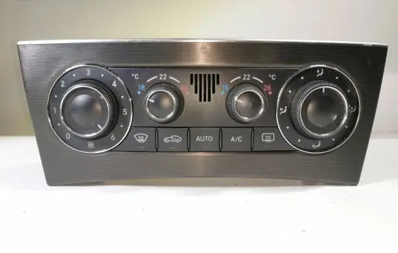 Mercedes-Benz C W203 Climate control unit A2038304085 456389 F011500039