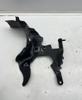 Volvo XC60 Front splash guards bracket 31407737