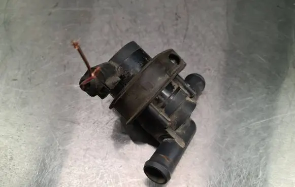 Volkswagen PASSAT B5 Electric auxiliary coolant/water pump 30950001